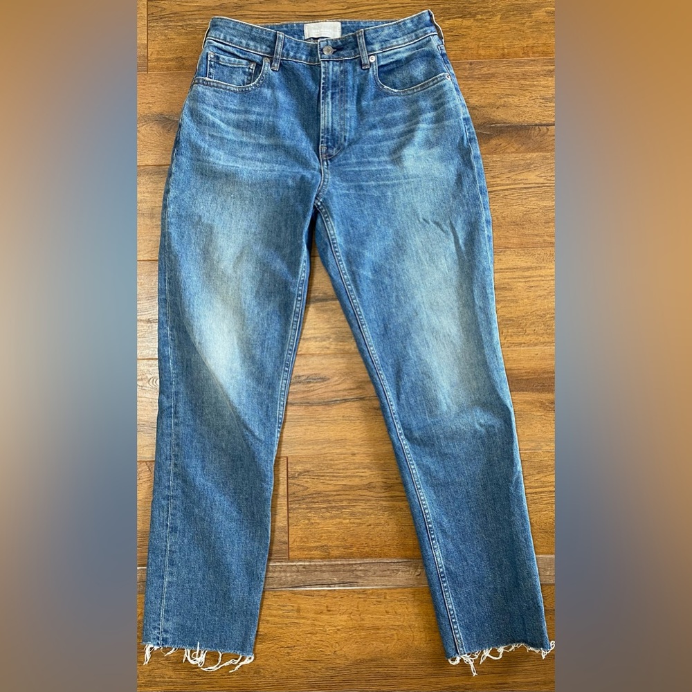Everlane. The Curvy Cheeky Jean. Size: 29.
